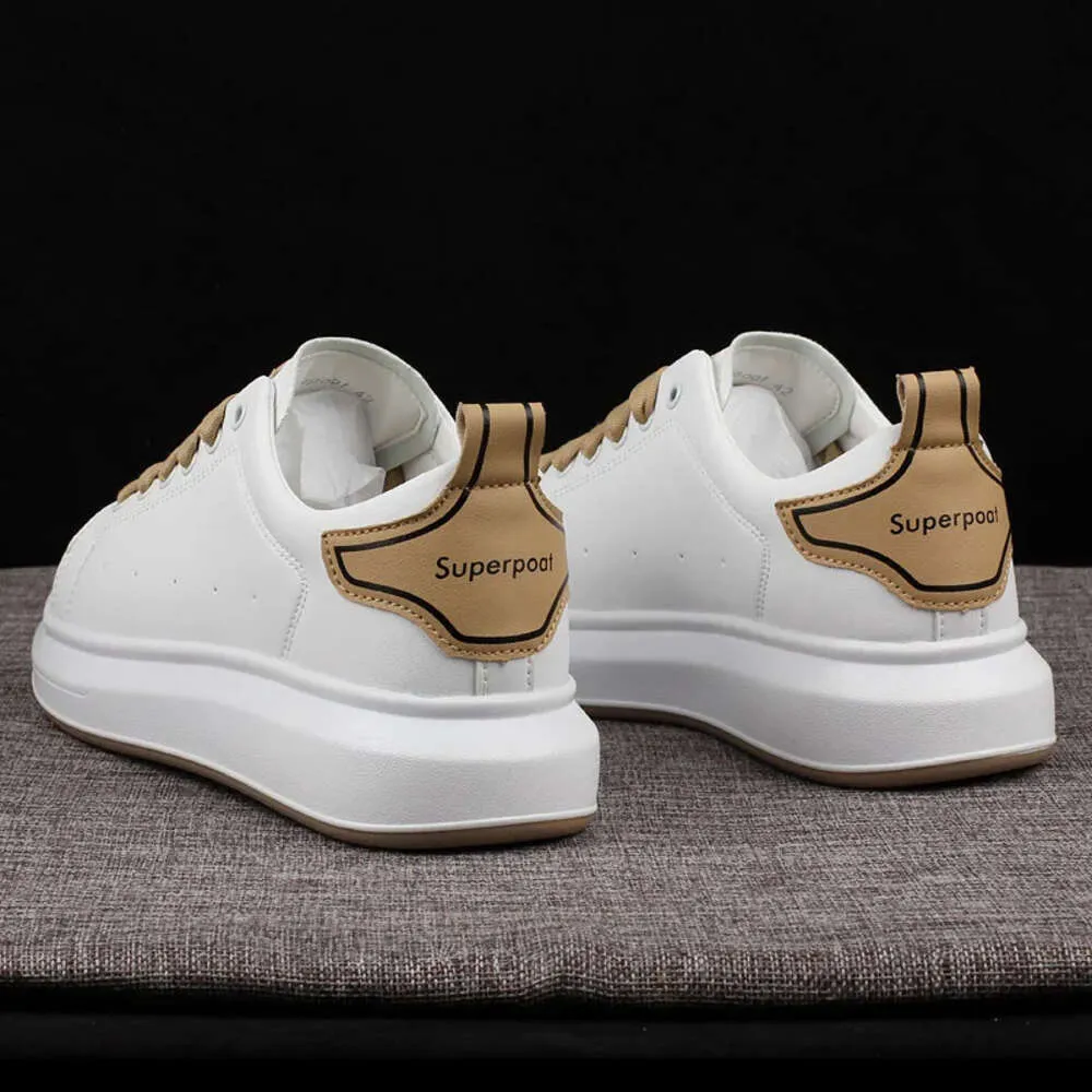 Scarpe da passeggio/tennis comode, casual e con suola spessa, da uomo e da donna, bianche e sportive_voghion.com