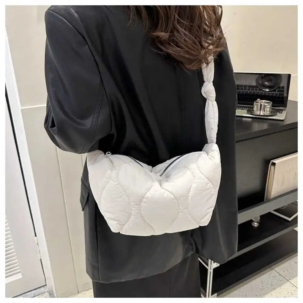 Quilted Shoulder Bag For Women Large Capacity Puffy Messenger Bag_voghion.com