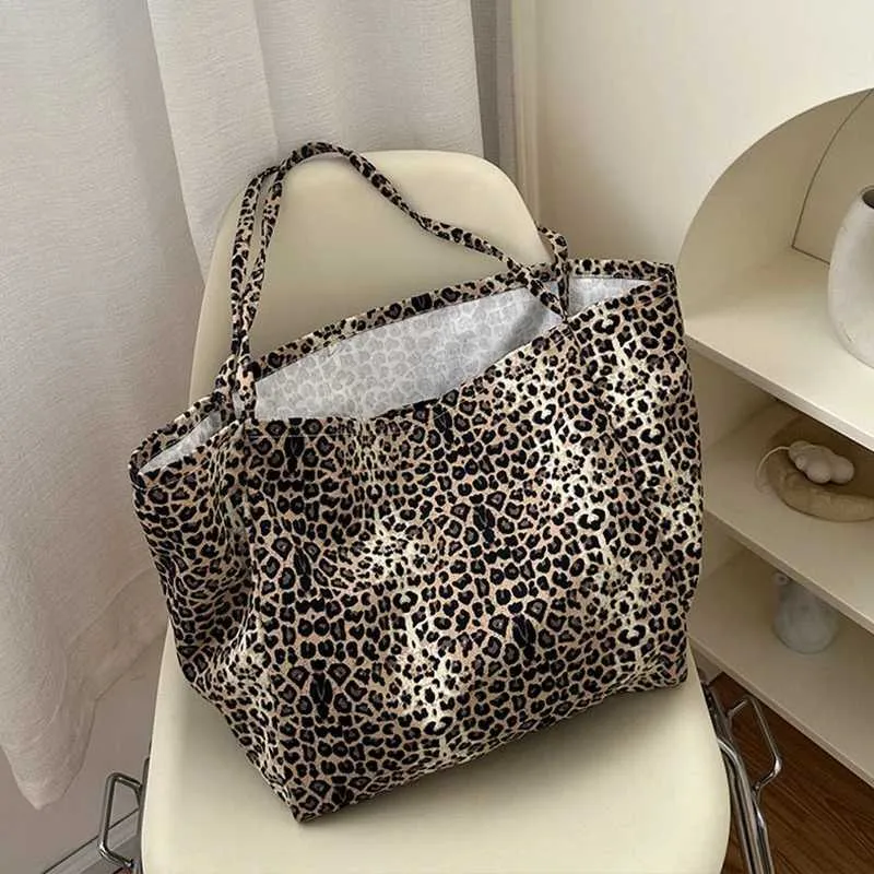 Women's Leopard Print Canvas Tote Bag Large Capacity Handbag_voghion.com