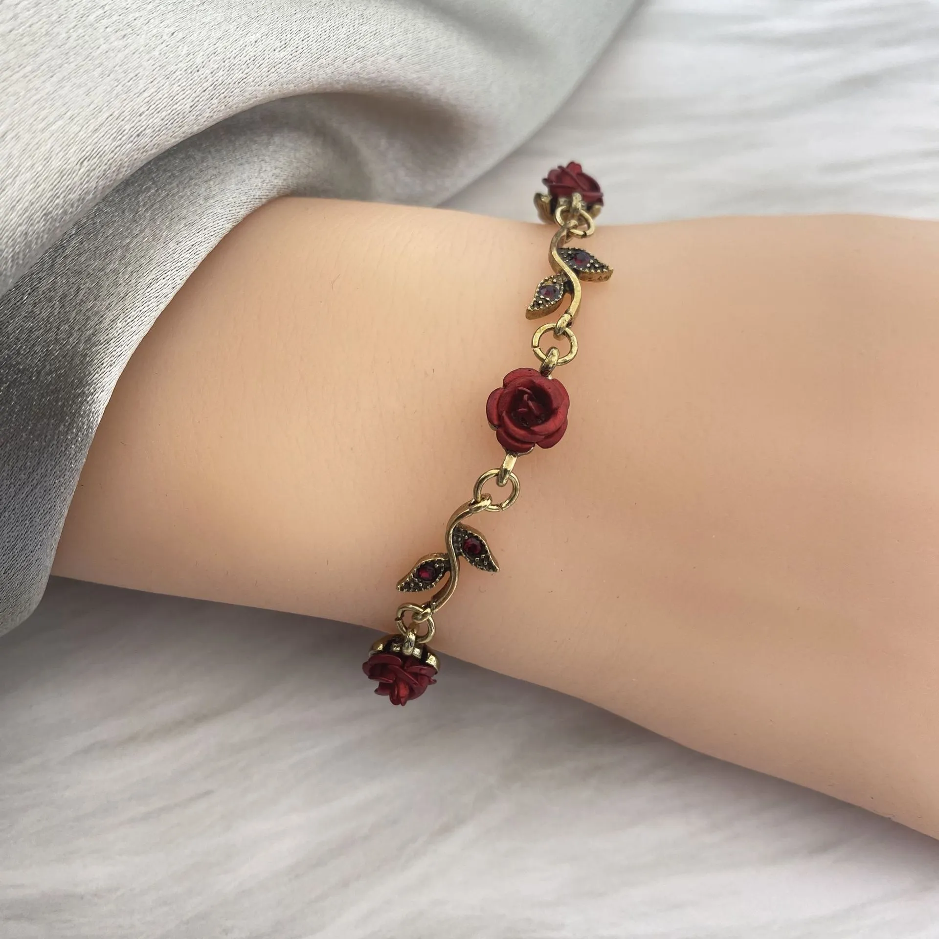 k Armbänder Frauen Mädchen Rose Wer Charm Armband Vintage Temperament Valentinstag Geschenk_voghion.com