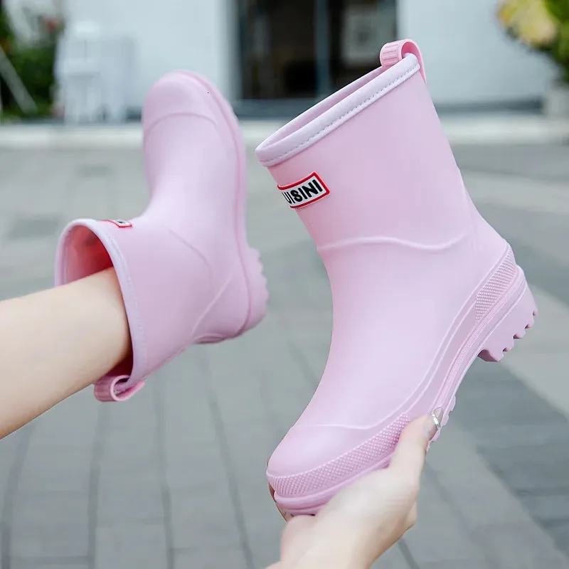 Damen Niedrige rutschfeste Küchen-Regenschuhe Wasser Frau Gummi Garten Galoschen Slip-on Regenstiefel Kurze Stiefel 231030_voghion.com