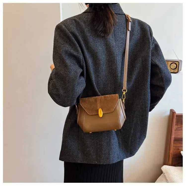 Strukturierte Pu Umhängetasche Patch Wildleder Klappe Eimer Taschen Weibliche Vielseitige Retro Messenger Pack Dame Große Kapazität_voghion.com
