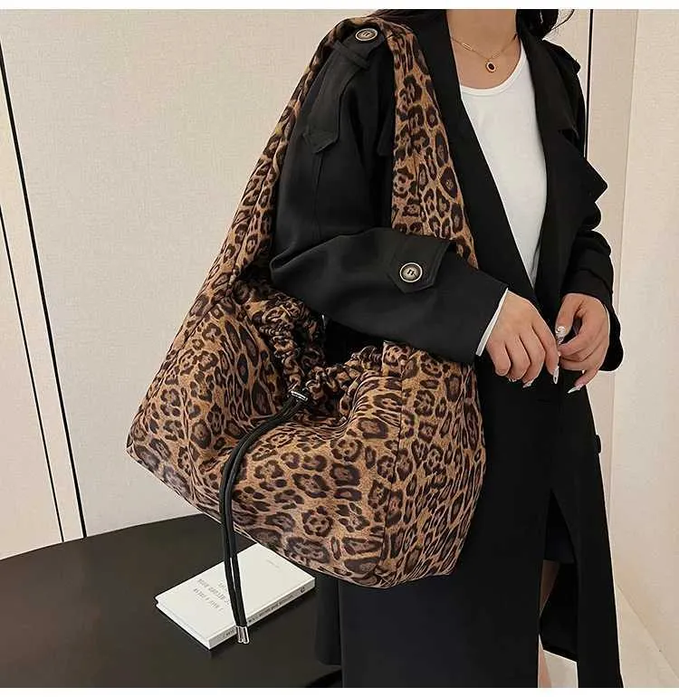 Grande leopardo Hobo donne moda tessuto spalla stile coreano grandi pacchetti nuovo nel 2024 inverno borse shopper casual_voghion.com