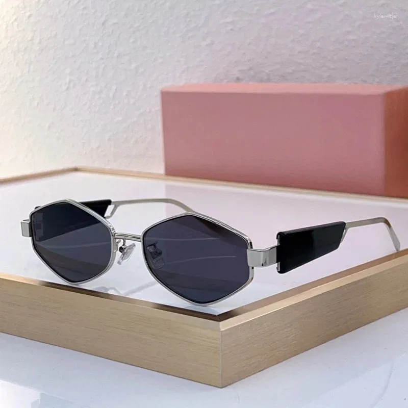 Sunglasses 153-2024 Women's Narrow-framed Diamond-shaped Glasses Polarized UV UV400_voghion.com