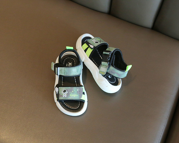 Jungen 2024 Sommer Neue bequeme und modische Baby-Strandschuhe Cartoon Open Toe Klett-Kindersandalen_voghion.com