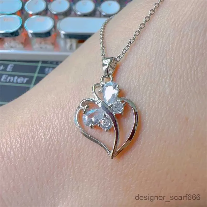 Collane con ciondolo Collana con farfalla d'amore micro-intarsiata alla moda Collana classica con personalità cava in acciaio inossidabile_voghion.com