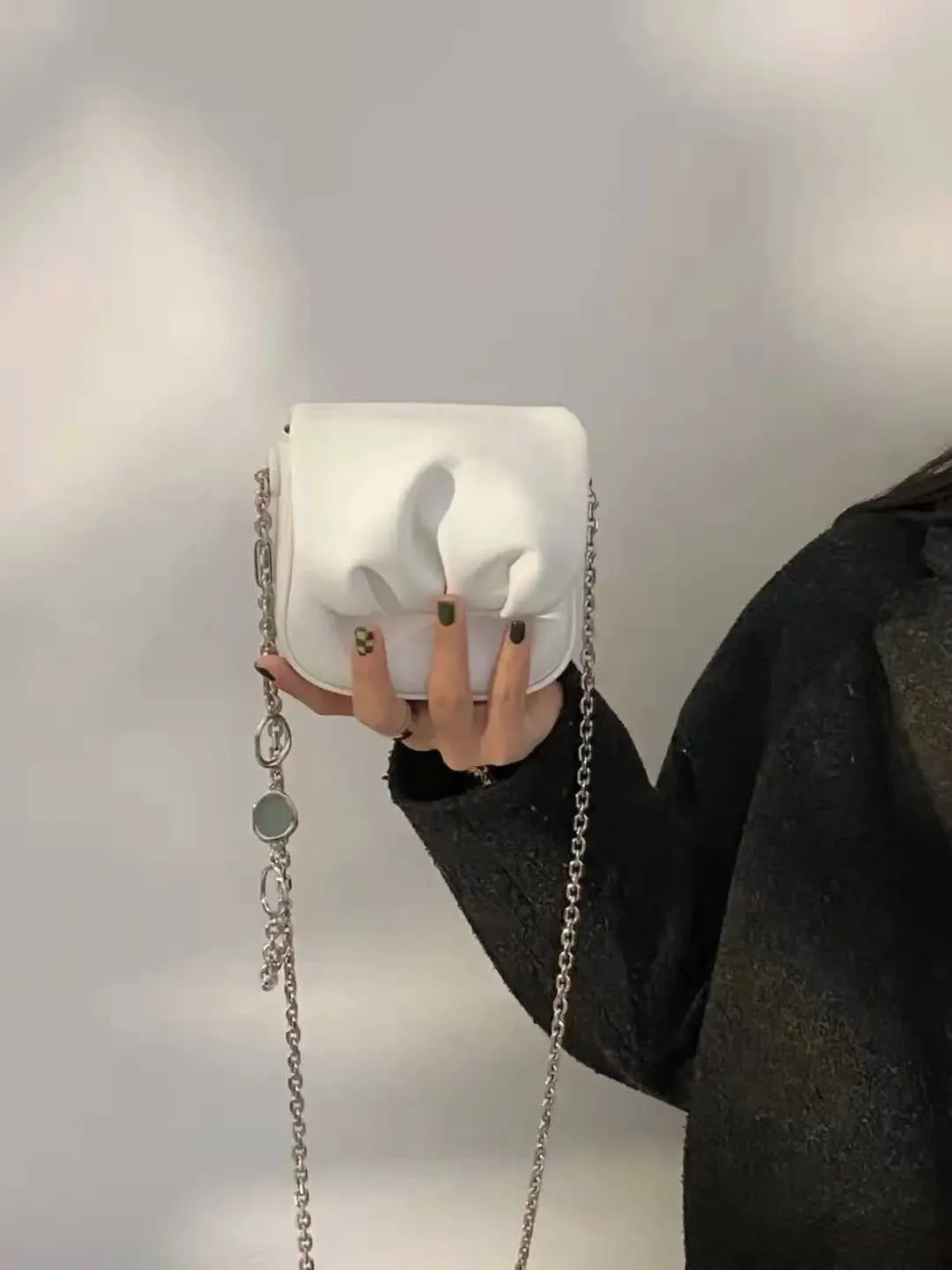 Cloud Crossbody Bag For Women Pleated Shoulder Bag With Chain_voghion.com