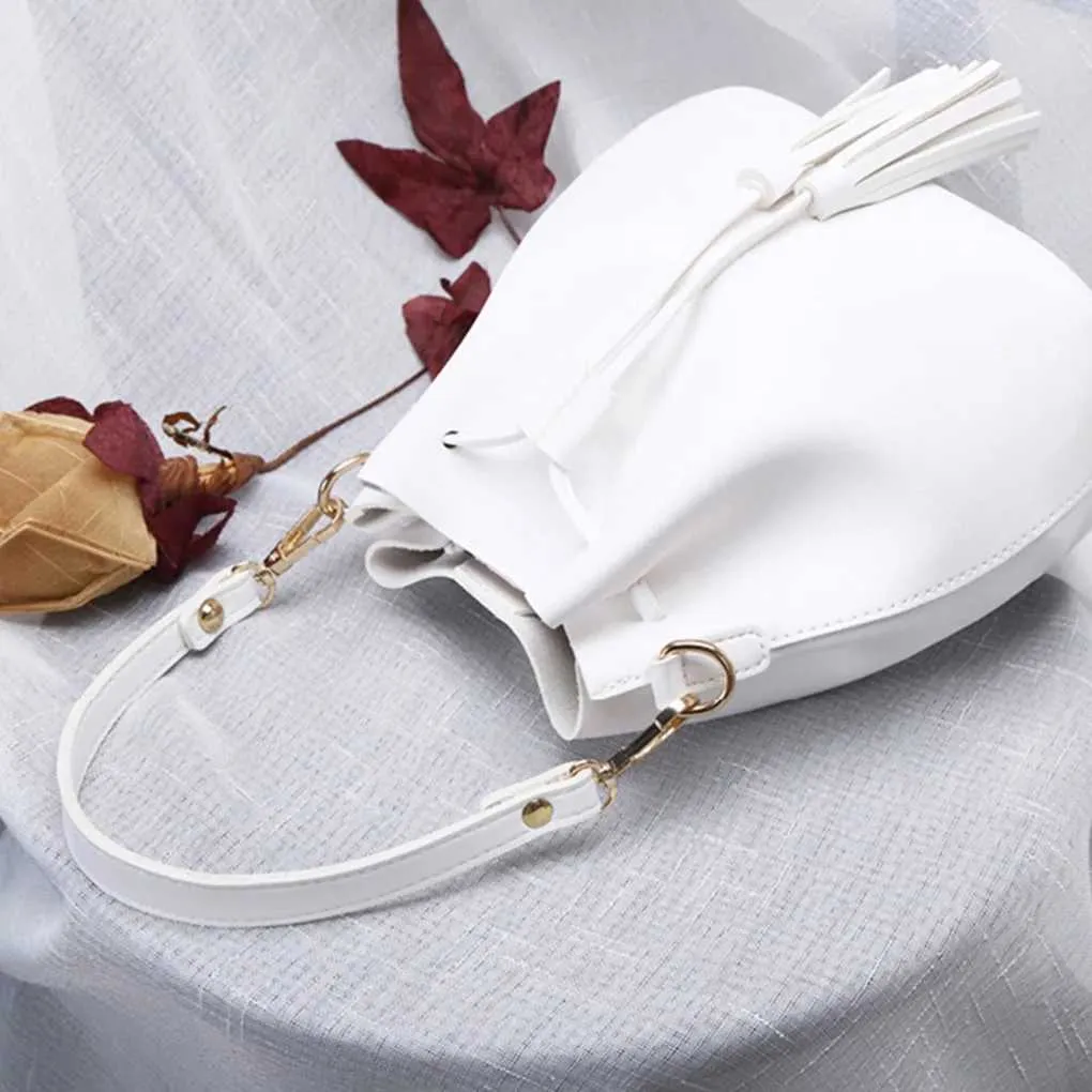 Fashion PU Leather Tassel Drstring Crossbody Kwastje Emmer Handtas Women Solid Color Shoulder Bag SmallC241103_voghion.com