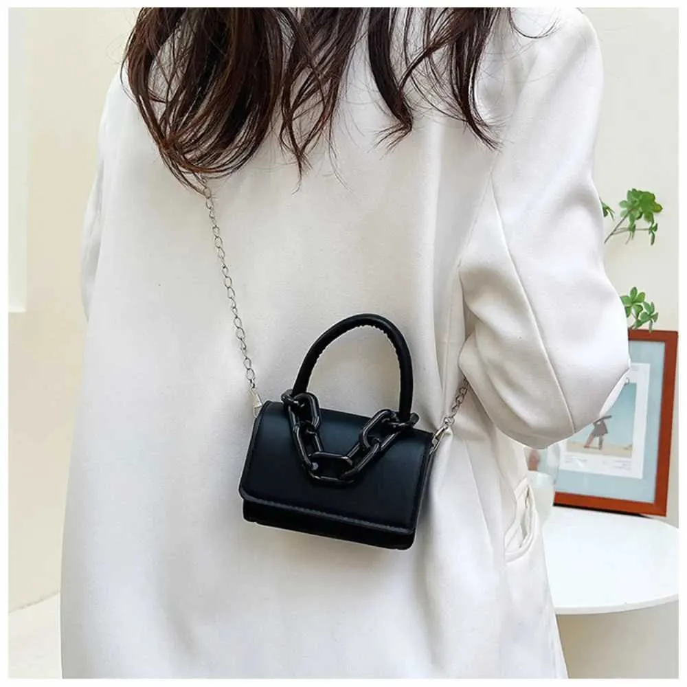 Designer 2024 Femmes Horizontal Édition Coréenne Chaîne Petit Carré Mode Mini Sac À Bandoulière Flip Boucle Sac À Main Portefeuille_voghion.com