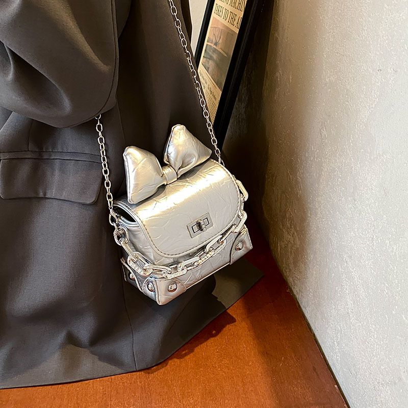 Nischendesign-Kette Mini-Lippenstift Damen 2024 Sommer Neue Mode Eine Schulter Umhängetasche Kleine quadratische Tasche_voghion.com