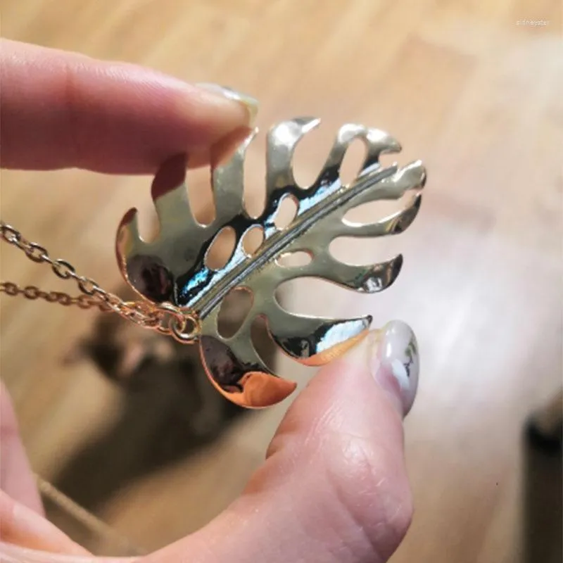 Colliers pendentifs tendance couleur or simple grande feuille Monstera collier long pour femmes vêtements décontractés indant Sidn22_voghion.com