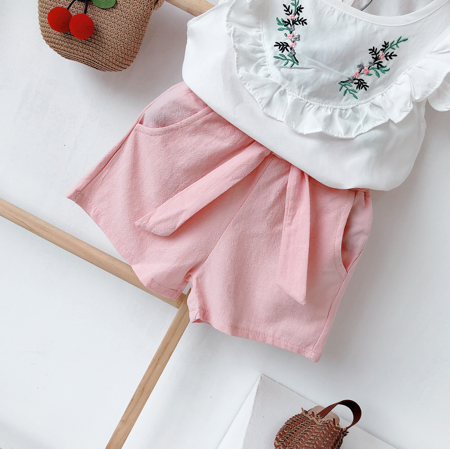 Camicia a fiori ricamati per ragazze nuove per mamma e bambini + set di pantaloncini Camicia per bambola con bordo in legno per bambini Set di due pezzi_voghion.com
