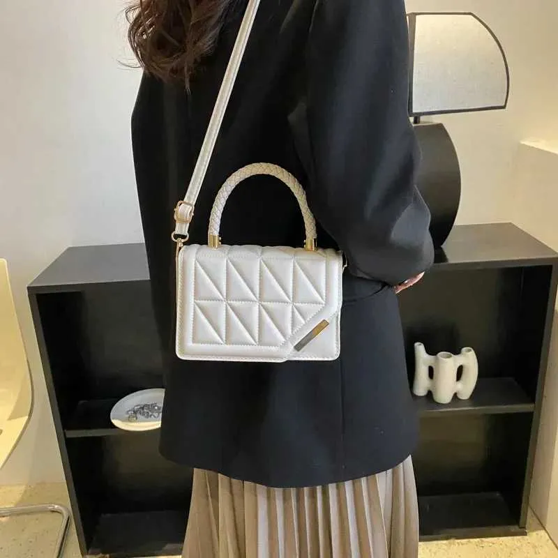 2024 neue Schulter PU-Leder quadratische Damenhandtasche Markendesigner kleine schwarze Umhängetasche Y241121_voghion.com