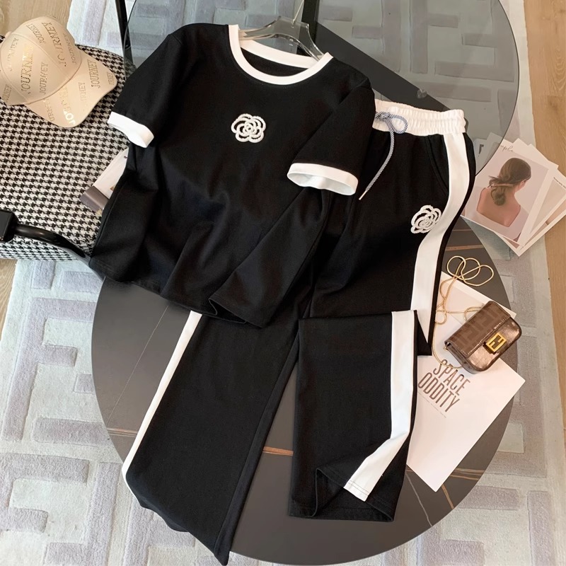 Vêtements pour femmes Combinaison de sport décontractée haut de gamme en été, à la mode et à la mode, pantalon large anti-âge, ensemble deux pièces à la mode