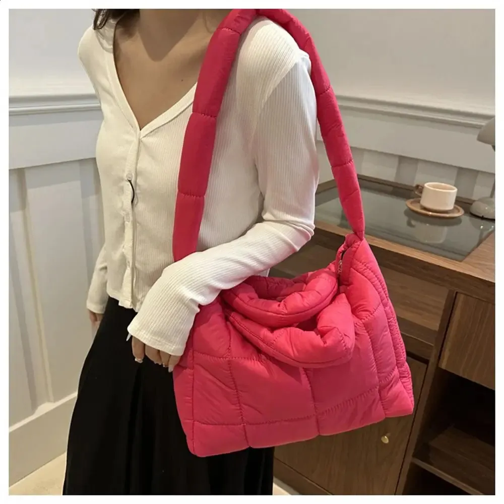 Puffy Quilted Shoulder Tote Bag Large Capacity Lightweight Cotton_voghion.com