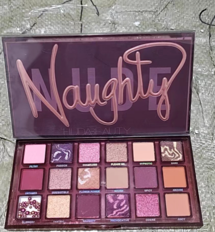 Palette de fards à paupières Huda Earth Inverts Rose 18