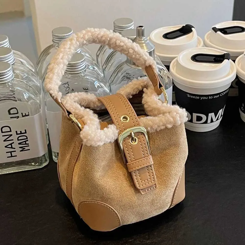 Borse a secchiello in lana di agnello alla moda con tracolla Borsa a tracolla retrò in peluche vintage da donna C241212_voghion.com