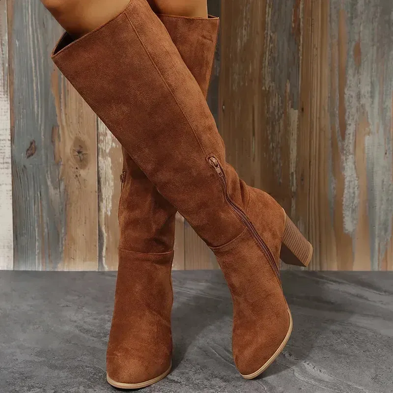 Femmes Rétro Talons Western Cowboy Chaussures Chunky Hiver Chaud En Peluche En Cuir Genou Haute Longue Bottes En Daim 240826_voghion.com