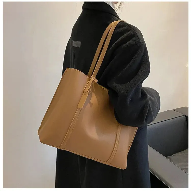 1PC black minimalist large capacity soft leather tote casual versatile shoulder bag 240822_voghion.com