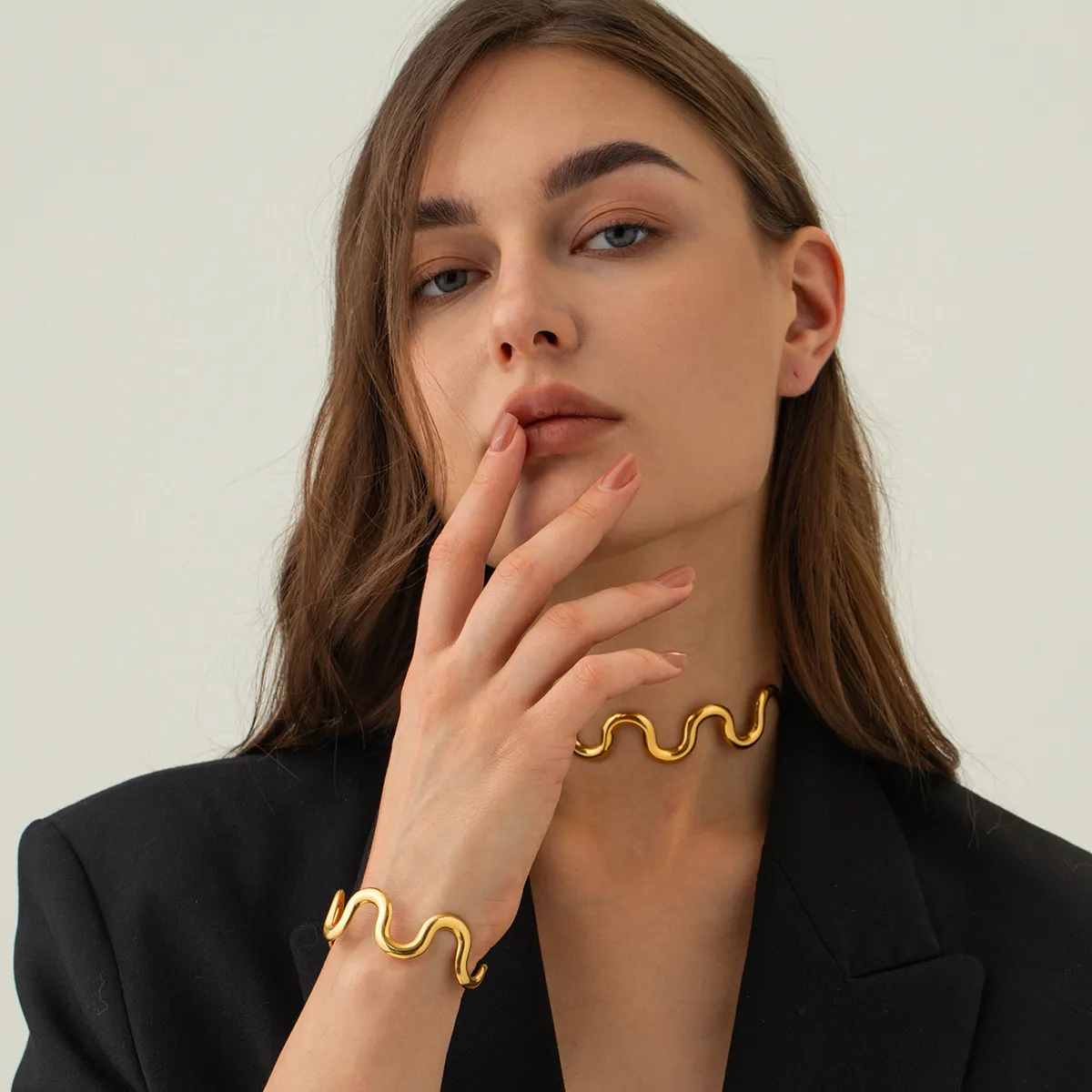 Conjunto de colar e pulseira de onda em aço inoxidável ouro_voghion.com