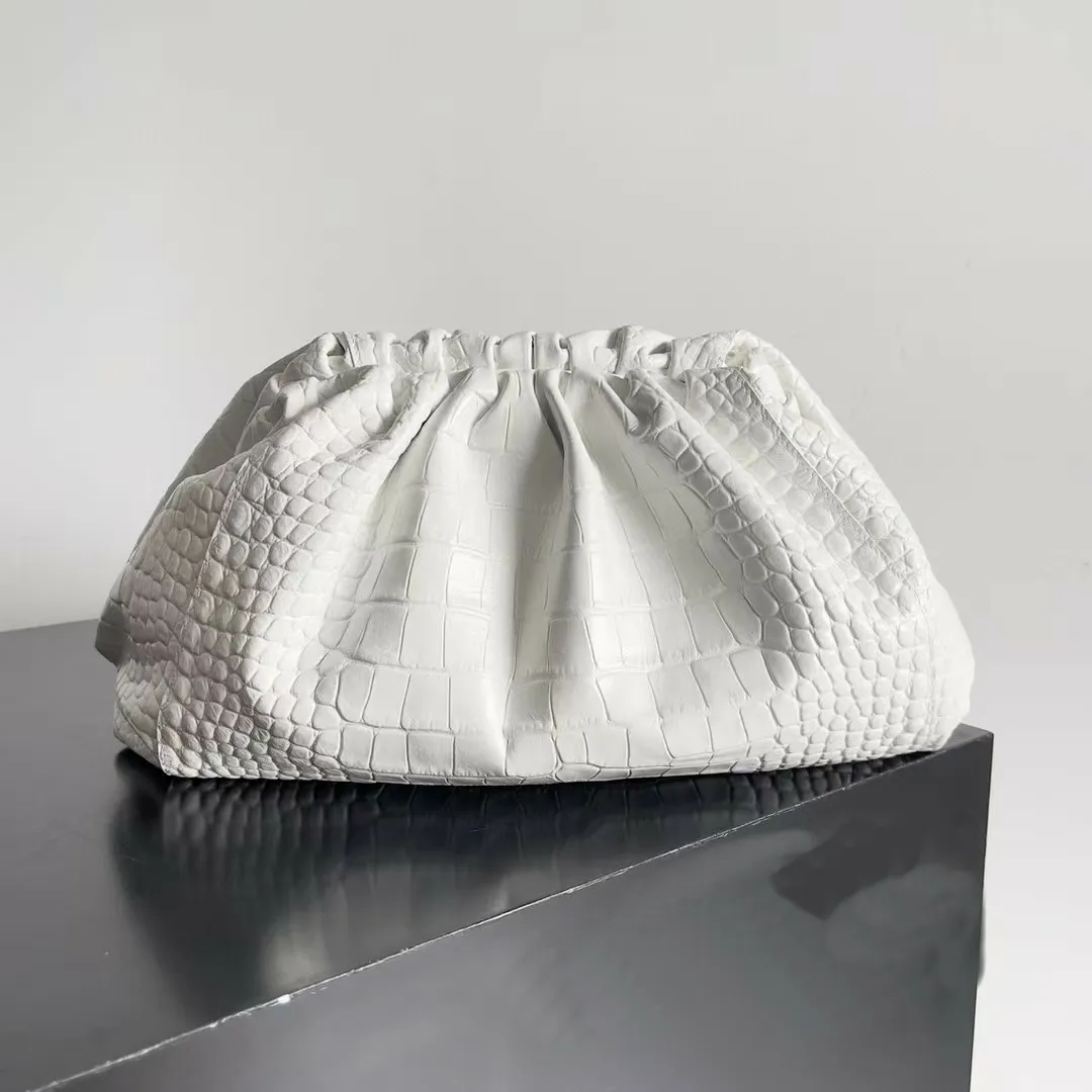Dsignr Purss - Elegante Clutch mit plattiertem Cloud-Muster aus weichem, glänzendem Leder mit Alligatormuster und Sir Magnetic_voghion.com