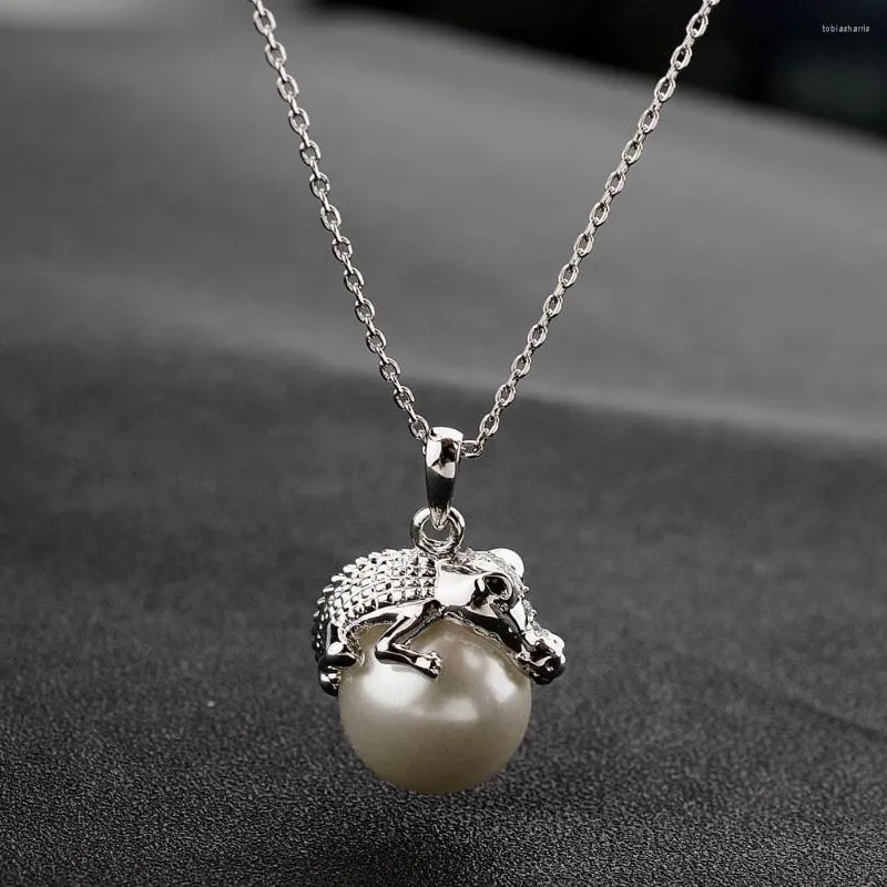 Chains Top Quality Italina Brand Exquisite Mosaic White Pearl Crocodile Pendant Clavicle Chain Necklace For Women_voghion.com