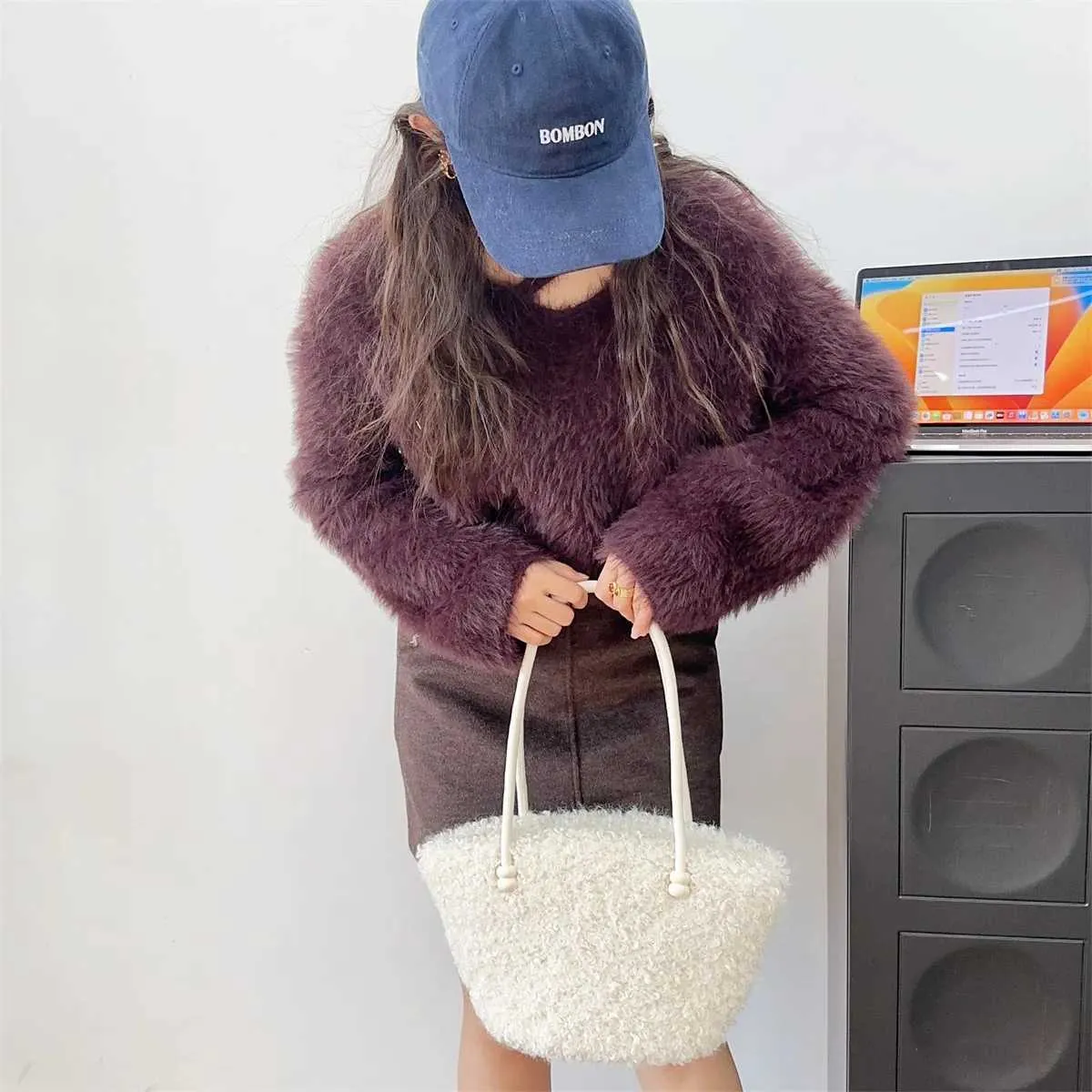 Bolso de hombro de felpa para mujer, de moda, liso, suave, informal, de lana de cordero, de gran capacidad, ligero, para uso diario._voghion.com