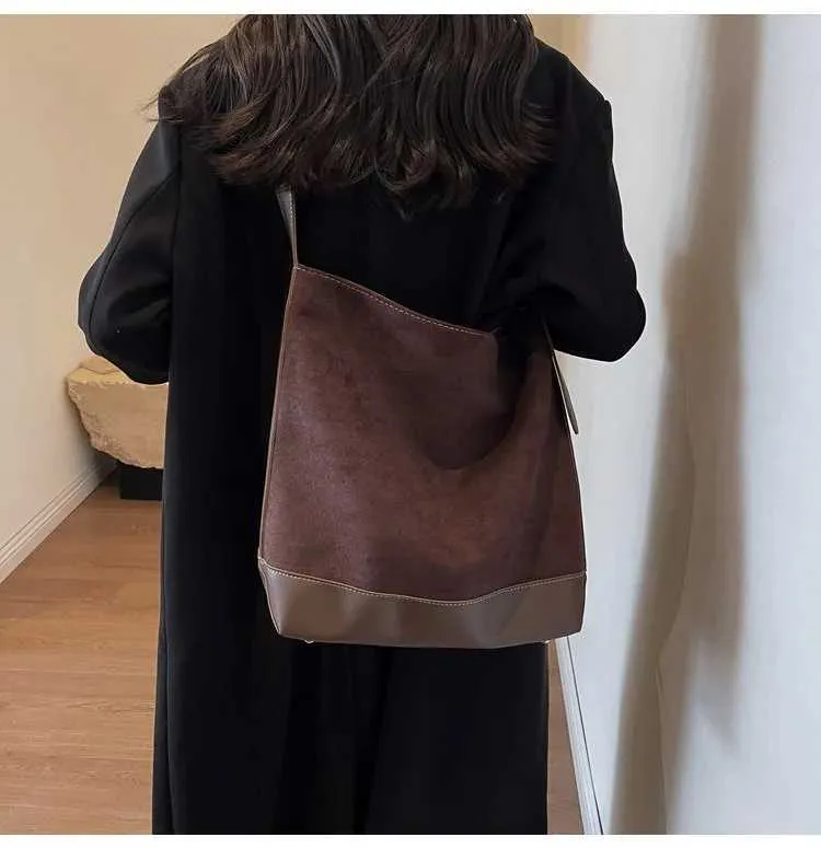 Fortschrittliche, stilvolle Umhängetasche aus Wildleder im Retro-Stil mit großem Fassungsvermögen, Umhängetasche zum Pendeln, ba241216_voghion.com