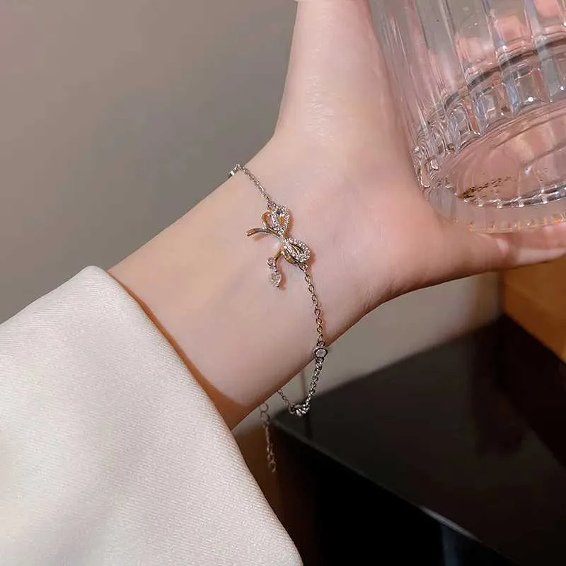 Bracciale regolabile con fiocco in strass per donna gioiello_voghion.com