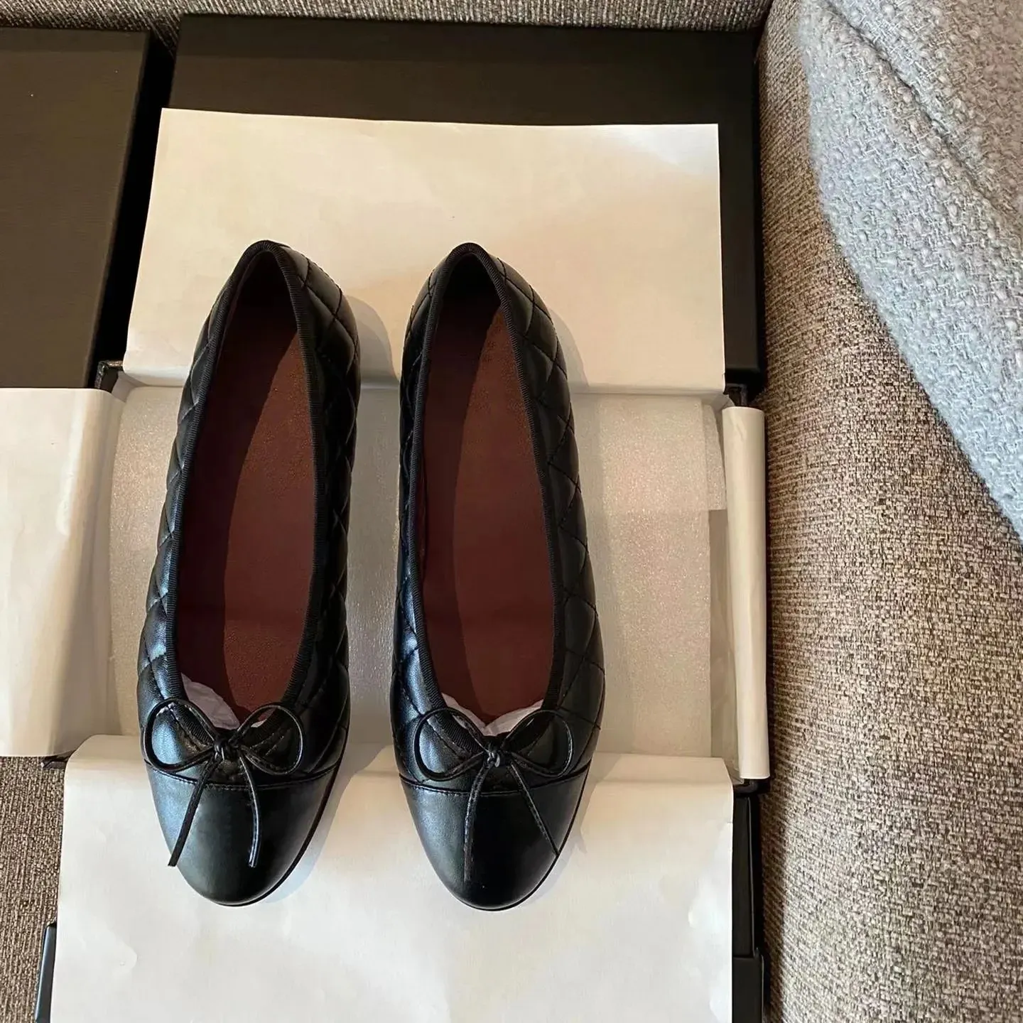 Schuhe P Marke Designer Schwarze Ballerinas Damen Gestepptes Echtleder Slipper Ballerinas Runde Zehen Damen Abendschuhe_voghion.com
