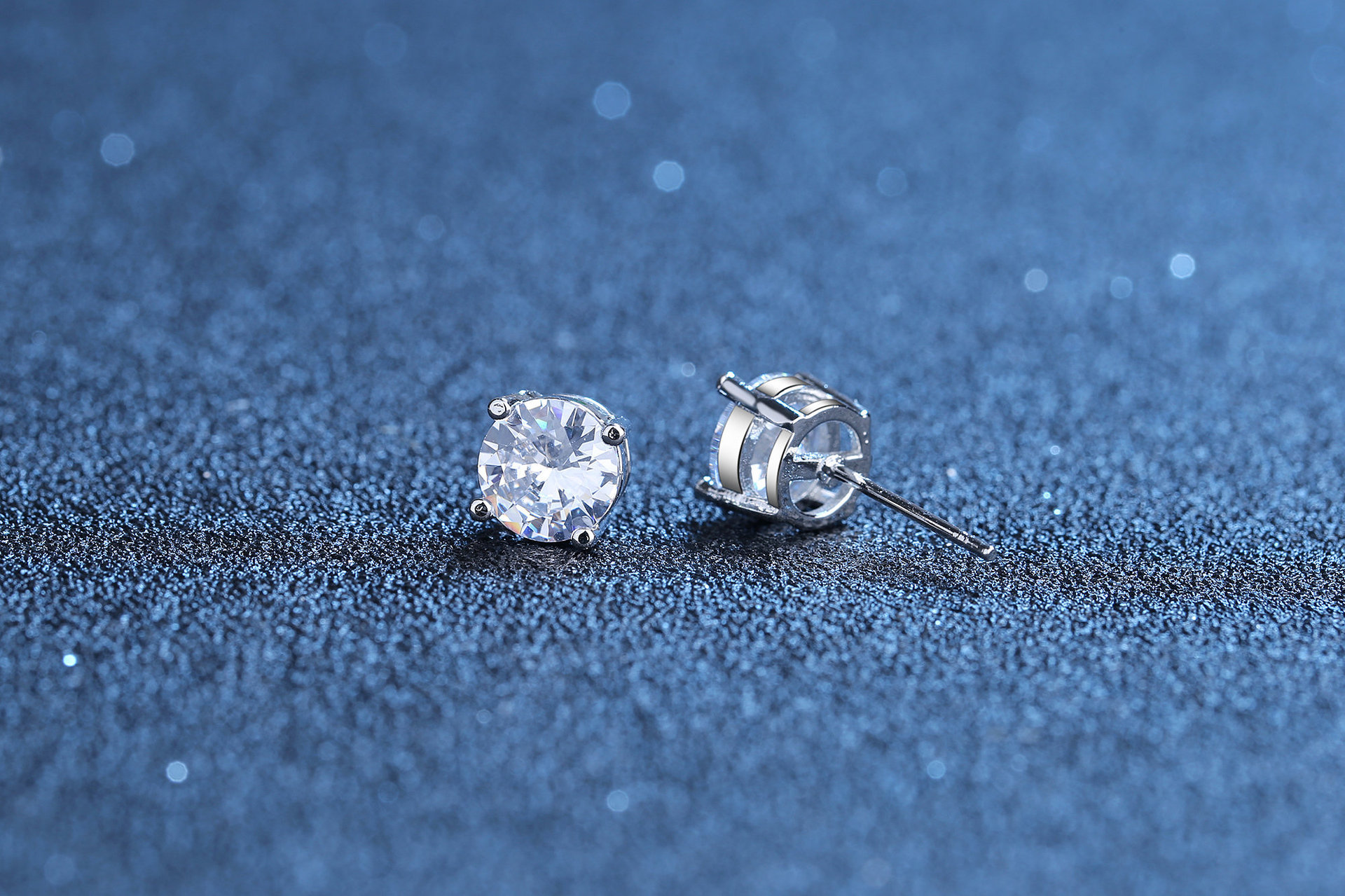 Hot selling classic four claw earrings in Japan South Korea, women's temperament, Korean version of fashionable zircon_voghion.com