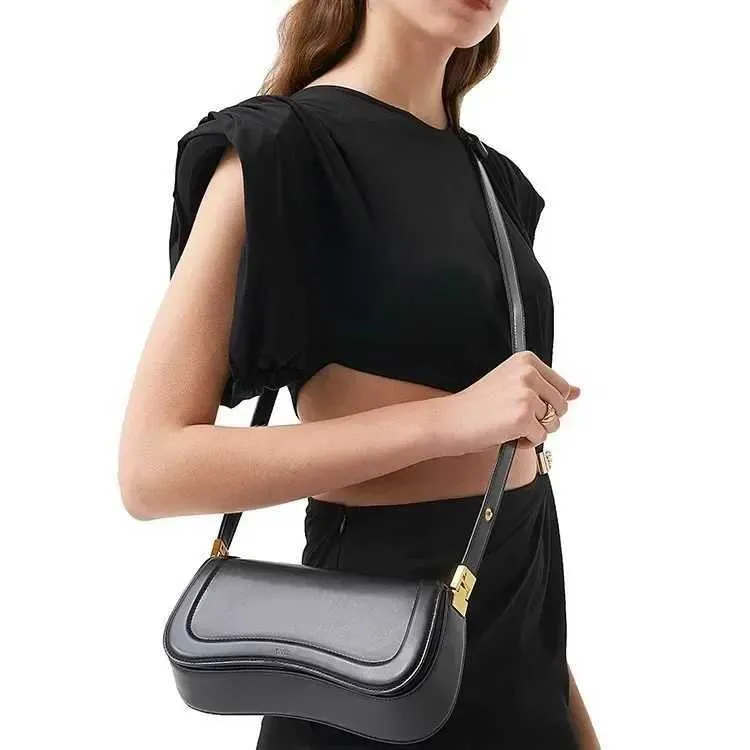 2024 New JW PEI Womens Fashion Adjustable Crossbody Bag Elegant Retro Underarm Saddle Ba241216_voghion.com