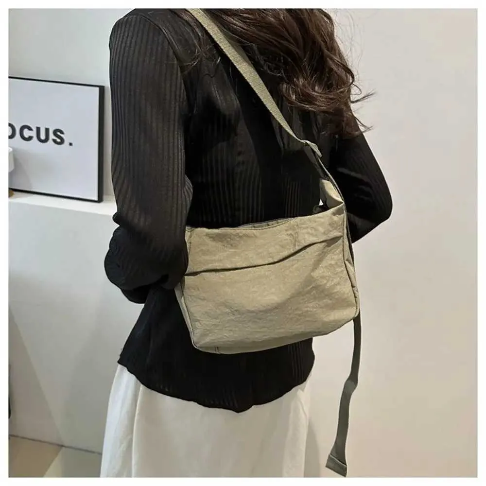 Simple Large Capacity Shoulder Messenger Crossbody Bag For Women_voghion.com
