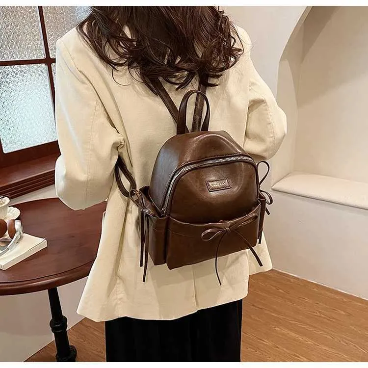 Retro Pu Rucksack Frauen Casual Solide Leder Kleine Schulter Taschen Große Kapazität Täglichen Pendeln Tragbare Packs Dame Griff_voghion.com