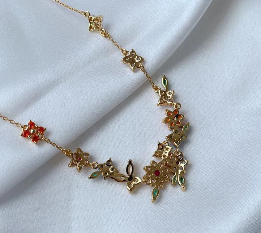 Orecchini di collana stile campagna alla moda per donne ragazze Farfalla fresca e carina Quattro fiori intarsiati Zirconi colorati_voghion.com