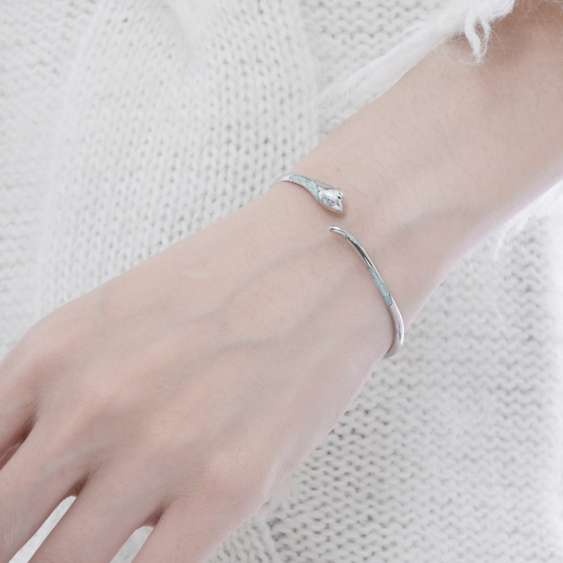Schlangenarmband In Eisblau Niche Design Luxuriöser Armreif_voghion.com
