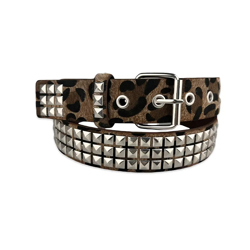 Refined Chic Buckle Accessory Featuring A Lustrous Finish_voghion.com