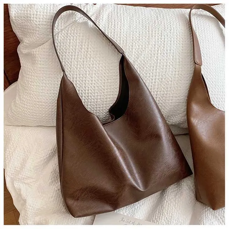 Lightweight PU soft leather large capacity womens shoulder lower arm buckle casual style makeup bag Y241123_voghion.com