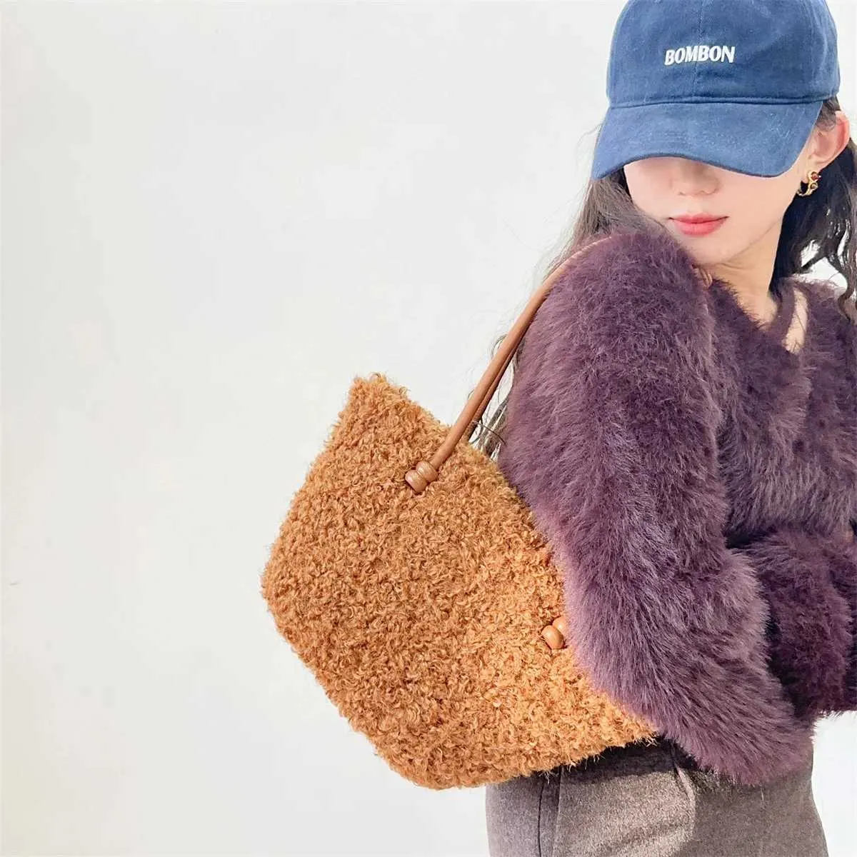Bolso de hombro de felpa para mujer, de moda, liso, suave, informal, de lana de cordero, de gran capacidad, ligero, para uso diario._voghion.com