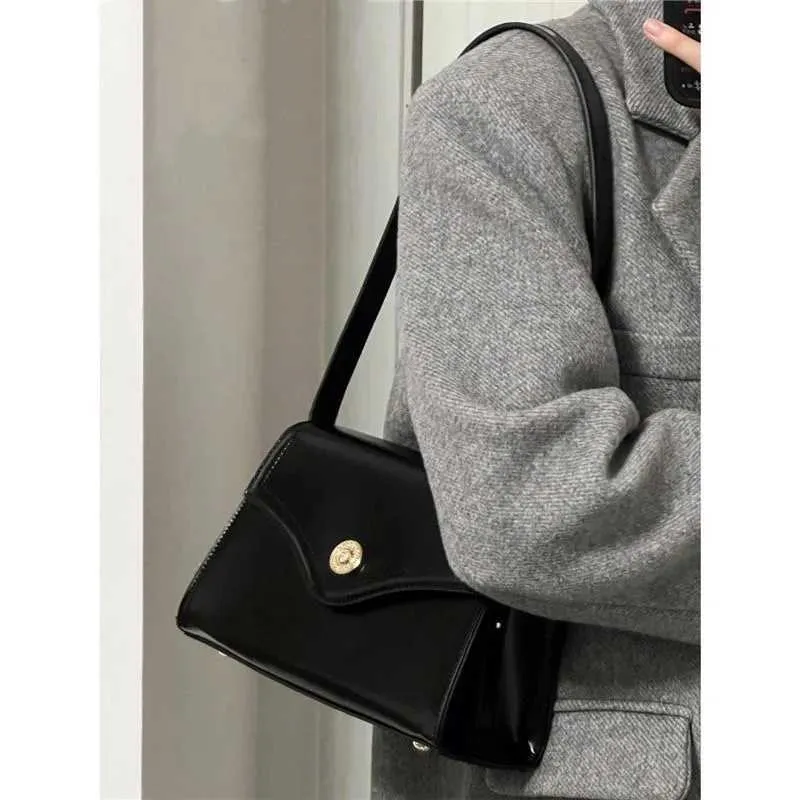 Black PU Leather Single Shoulder 2023 New Womens Buckle High Capacity Underarm Bag Designer Advanced Texture Ladies_voghion.com