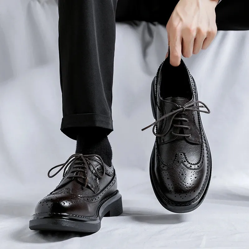 Novos sapatos Brogues clássicos da moda para homens Oxfords com cadarço em couro preto formal para festa de casamento 240614_voghion.com