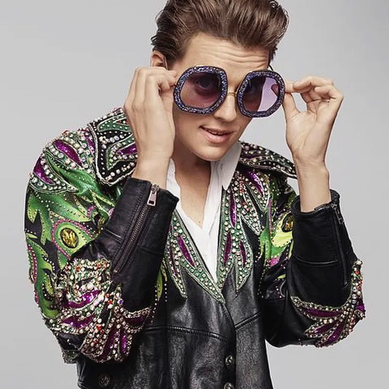 Designer Women's Round Sunglasses With Metal Temple Elements_voghion.com