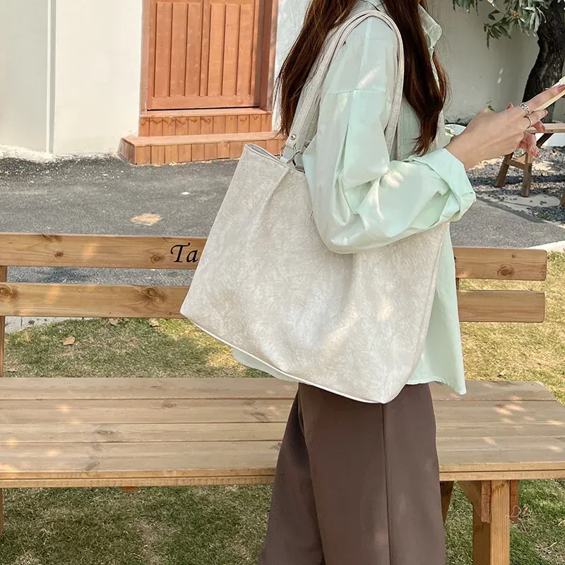 Large-capacity Texture Tote Women's Handbag Niche Versatile Style Early Spring New Popular Shoulder Bag_voghion.com