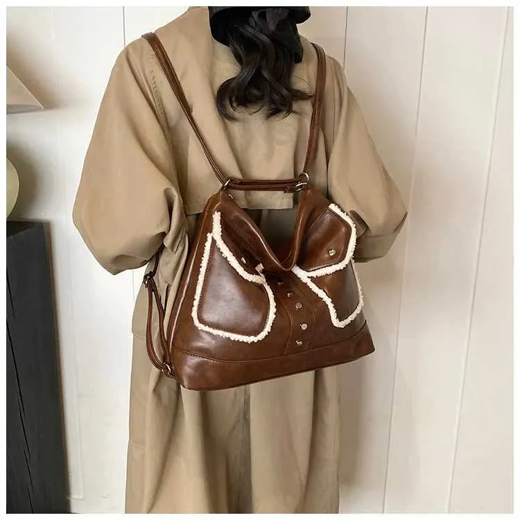 Sac à dos vintage en PU pour femme, sac à bandoulière carré en polaire d'agneau, grande capacité, fourre-tout décontracté pour les déplacements_voghion.com