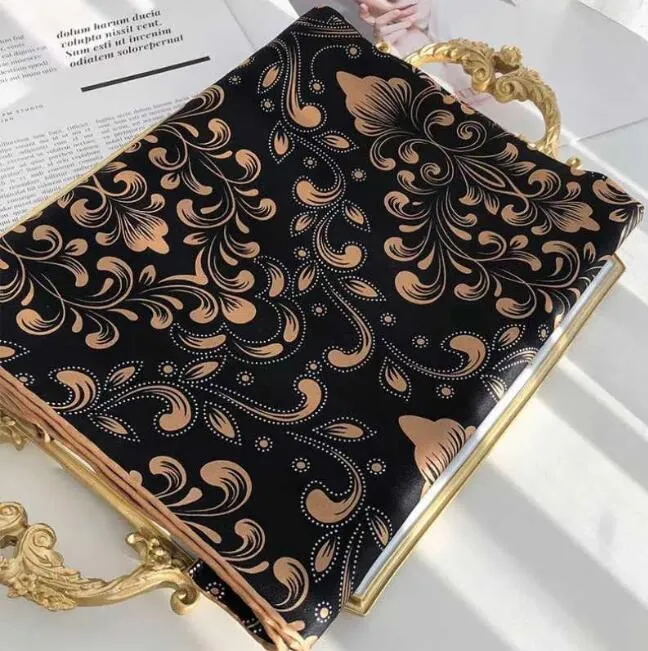 Sciarpe 110 110cm Sciarpa quadrata in seta per donna Grande scialle avvolgente in raso Stampa Hijab Marchio di design Sciarpa femminile Foulard_voghion.com