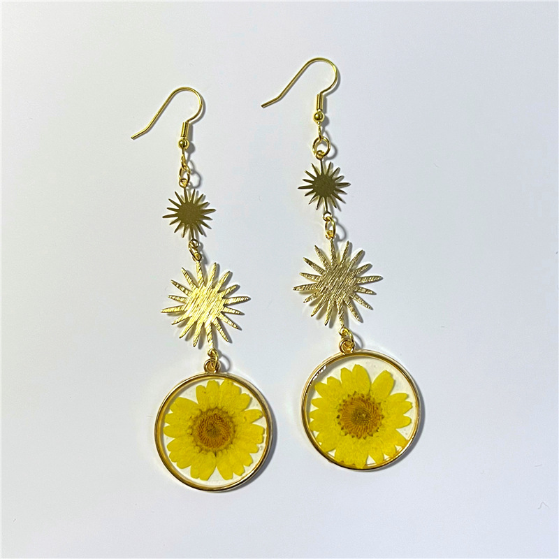 Cross-border foreign trade transparent dried flower resin daisy dangling earrings bohemian style factory direct sales_voghion.com