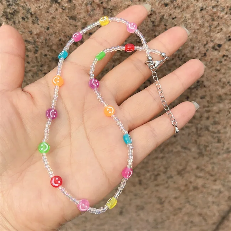 Kette bunt für Frauen Mode handgefertigt Daisy Blume Lächeln Charms Perlen Halsband Kunststoff Perlen Halskette Boho Schmuck_voghion.com