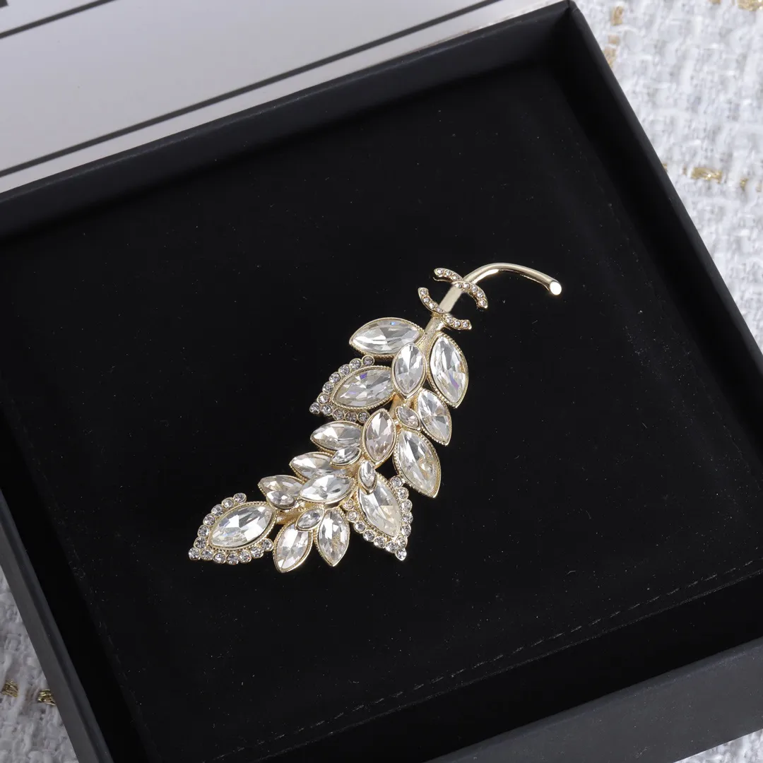 Designer Leaf Womens Mens Jewelry Diamand Crown Brooch Suit Elegant Fashion Brooches Gifts For Woman Accessories_voghion.com