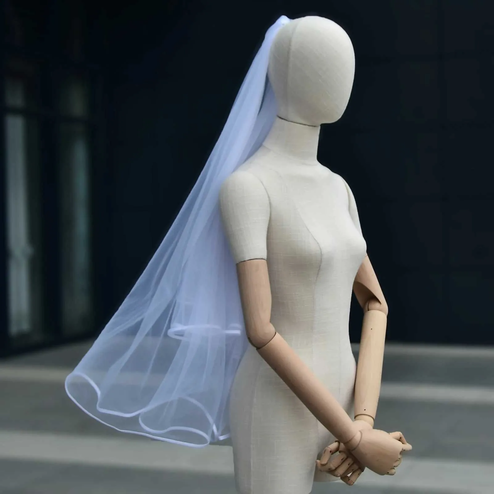 Voile de mariée à 2 niveaux avec bord en ruban, longueur cathédrale, devant et derrière, en tulle italien souple, V97_voghion.com