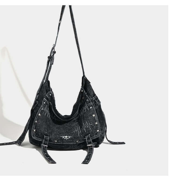 Sac fourre-tout grande capacité en jean délavé et usé, design de niche automne-hiver, grand sac croisé incliné à rivets_voghion.com